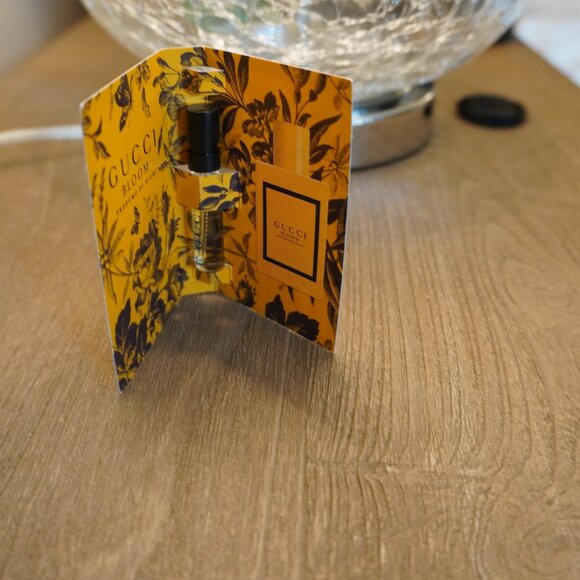 Gucci Bloom Profumo Di Fiori 2 Carded Sample Sprays 1.5ml each - Picture 2 of 6